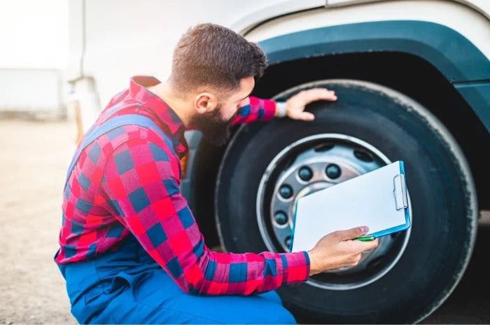 Una guía para la inspección previa al viaje para conductores de camiones